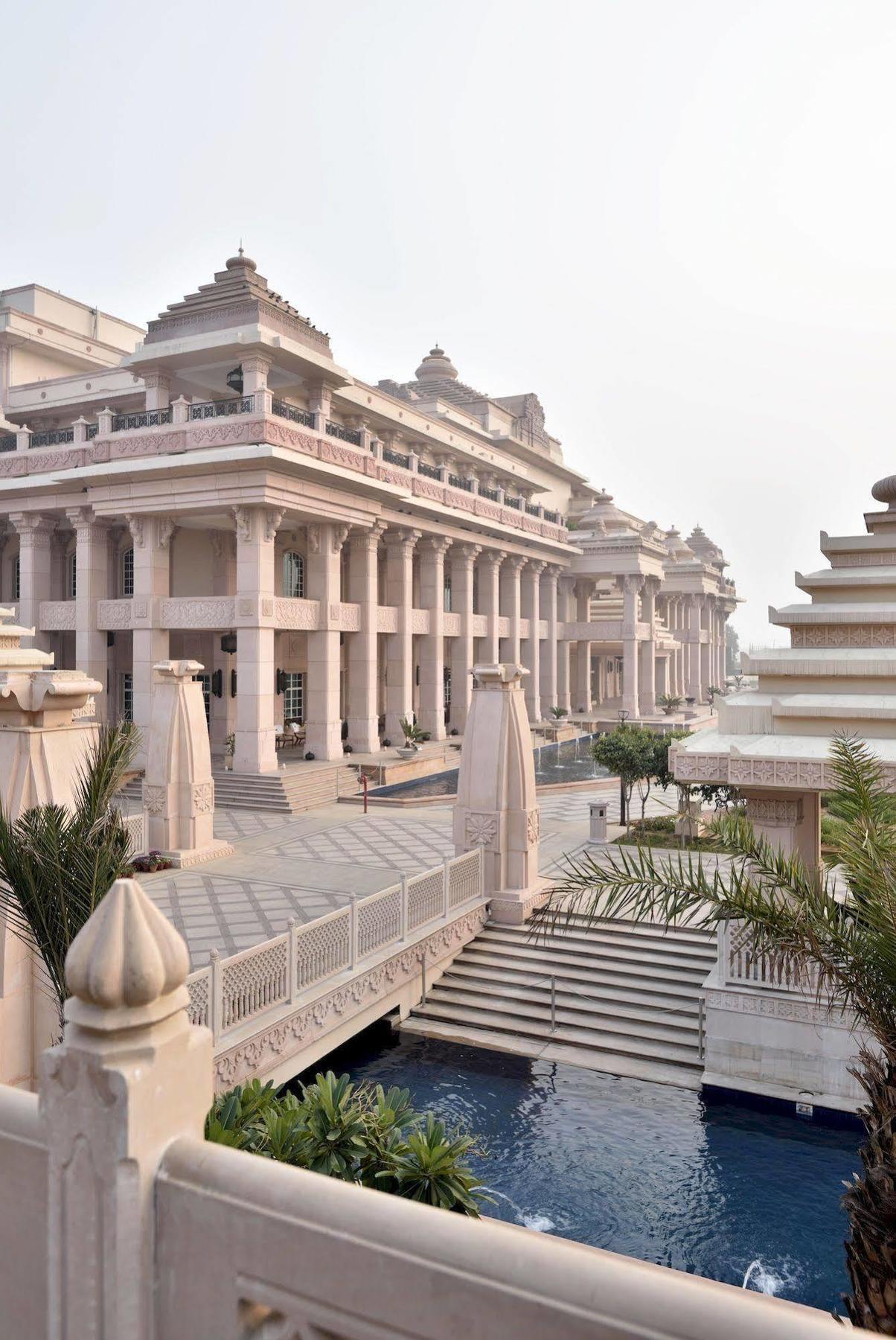 Itc Grand Bharat A Luxury Collection Resort Gurgaon Exterior photo